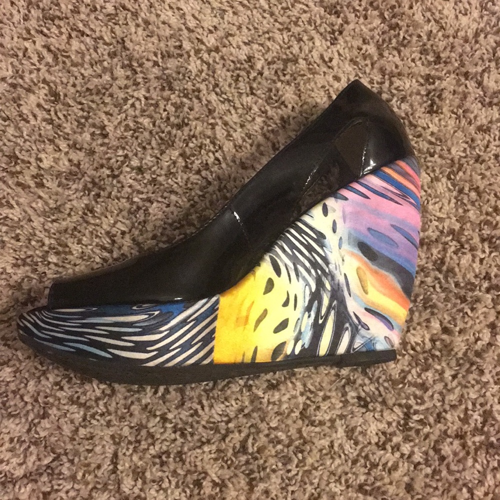 Shoes - Picture 4 of 5